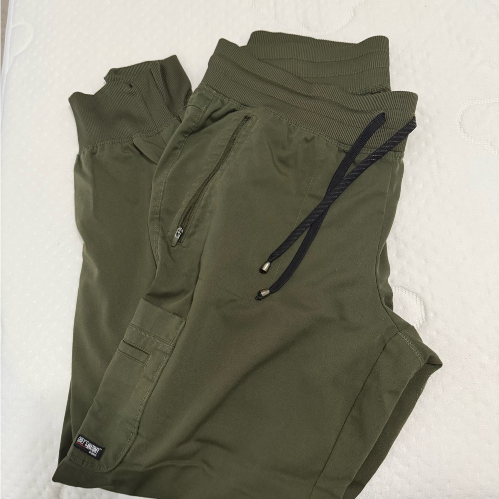 Grey's Anatomy Women’s Olive Jogger scrub bottoms